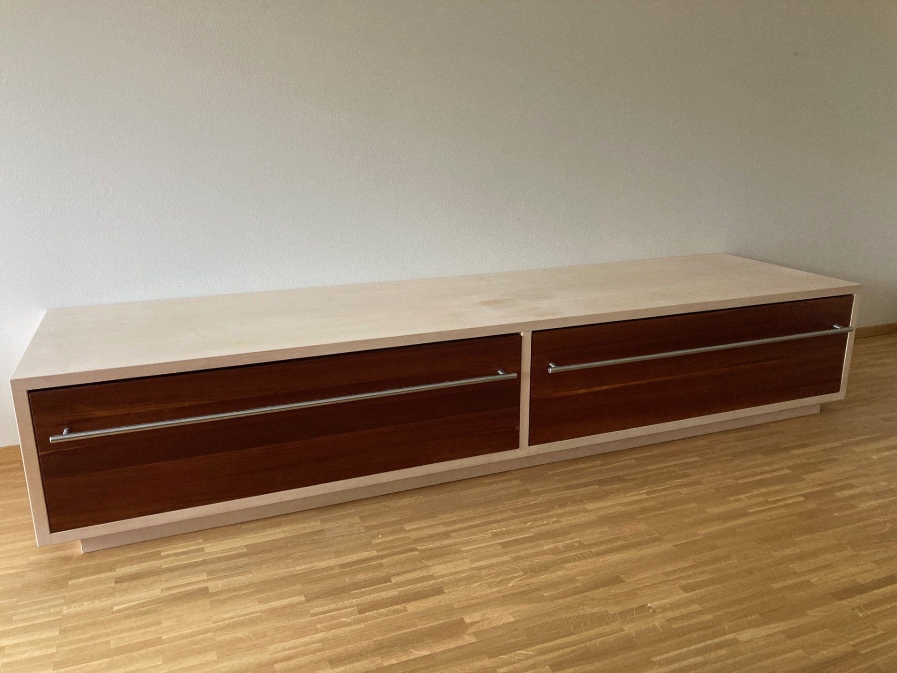 Articoli in legno: Schweizer Design Sideboard mit Zwetschenholz (Schubladen) – Usato da Faulensee venduto da Teukrer