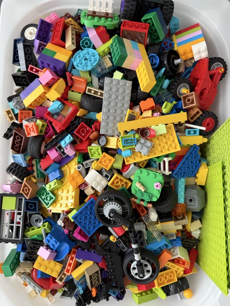 Lego Giocattoli: Legokiste mit Bugger, LKW, Kugelbahn, Motorrad und Marvel – Usato da Steinhausen venduto da Elif.Guerbuez