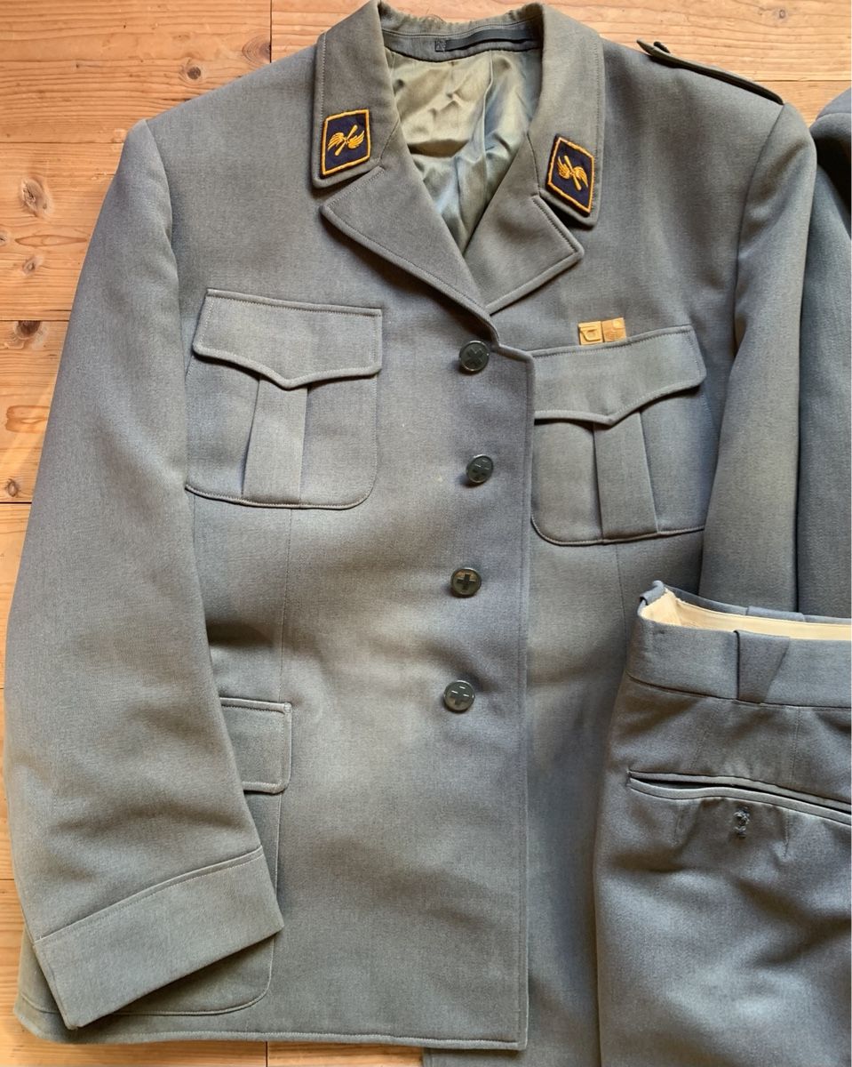 Schweizer Armee Uniformi: Offiziersuniform der Fliegertruppen – Usato da Goldingen venduto da Bergler012 1