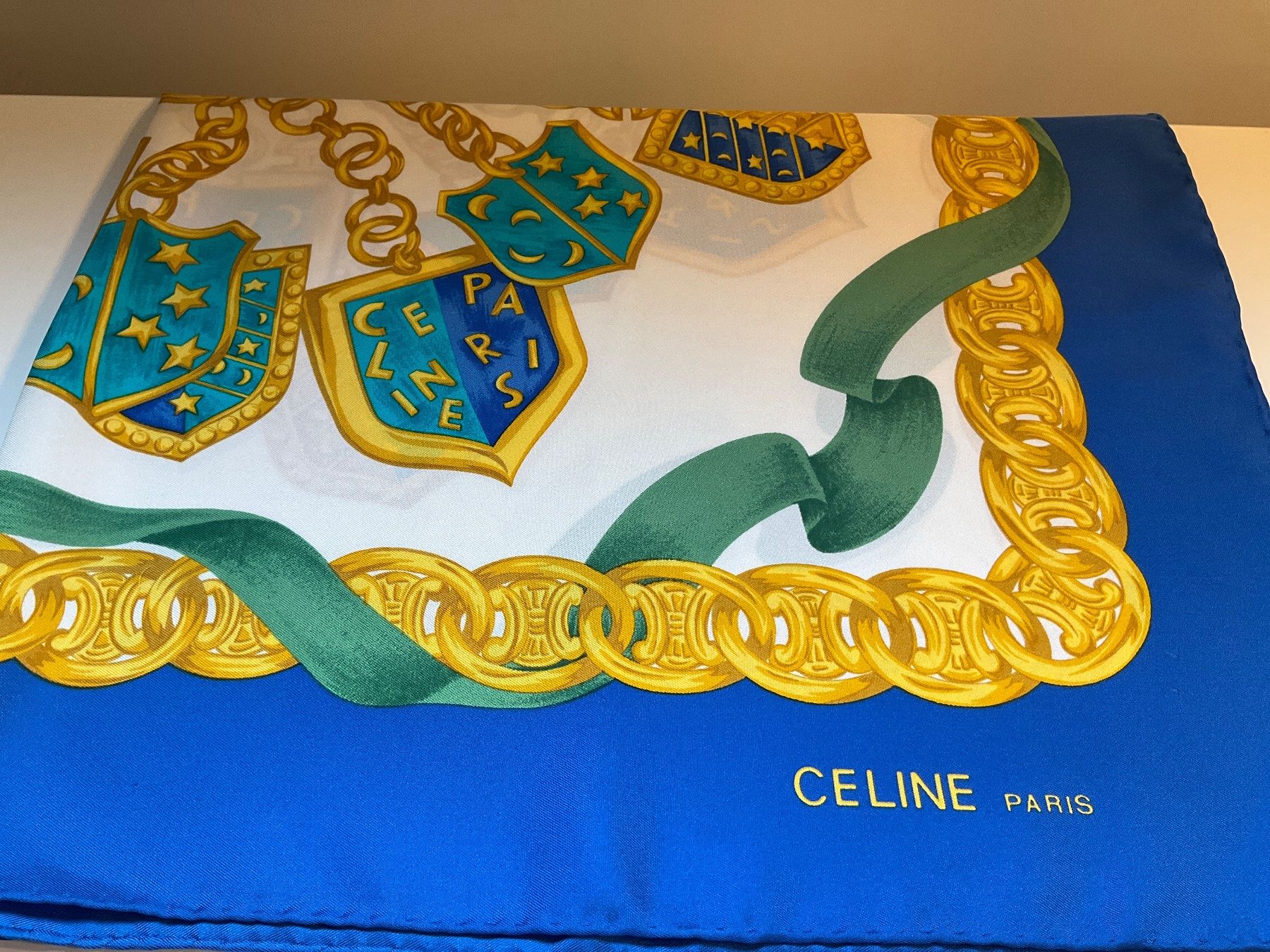 Celine Foulard & Sciarpe: Seidenschal von Celine Paris – Usato da Basel venduto da EllaNora 2