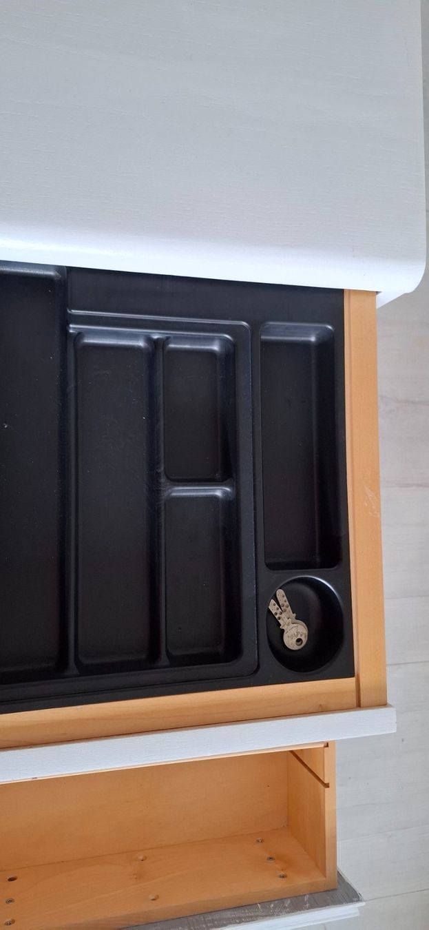 Korpus: Rollcontainer Vollholz, weiss, sehr stabil – Gebraucht aus Rudolfstetten von Bubu25 3