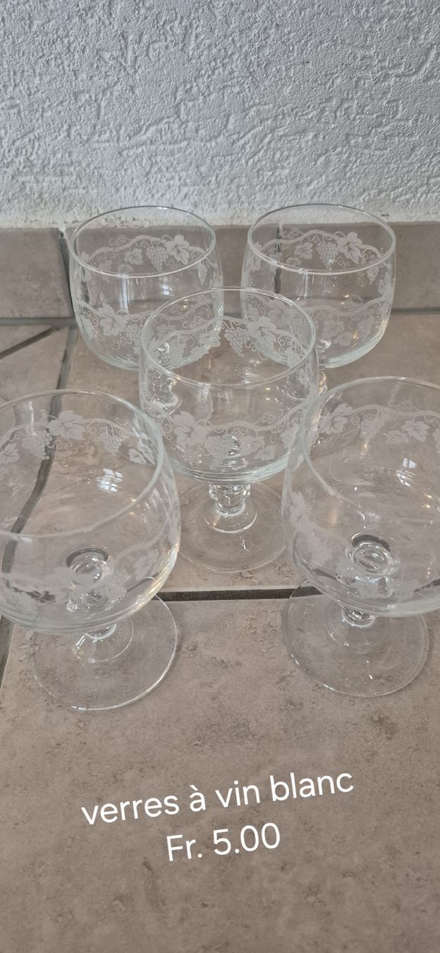 Bicchieri: verres à blanc et rouge – Usato da Moutier venduto da mai_pq7w 1