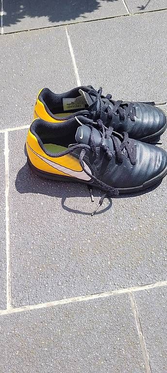 Nike Chaussures garçon: baskets Nike point. 31 – D'occasion à Ste-Croix par kar_9x7w