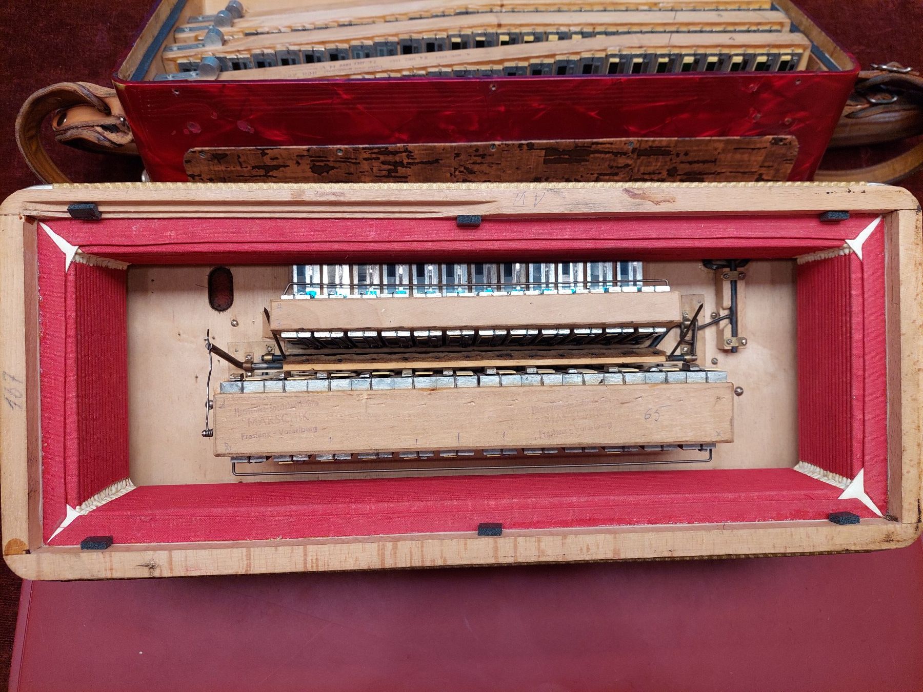 Record Musikinstrumente: Schweizer Record Handorgel 4 chörig – Gebraucht aus Davos-Platz von musikhauskollegger 6