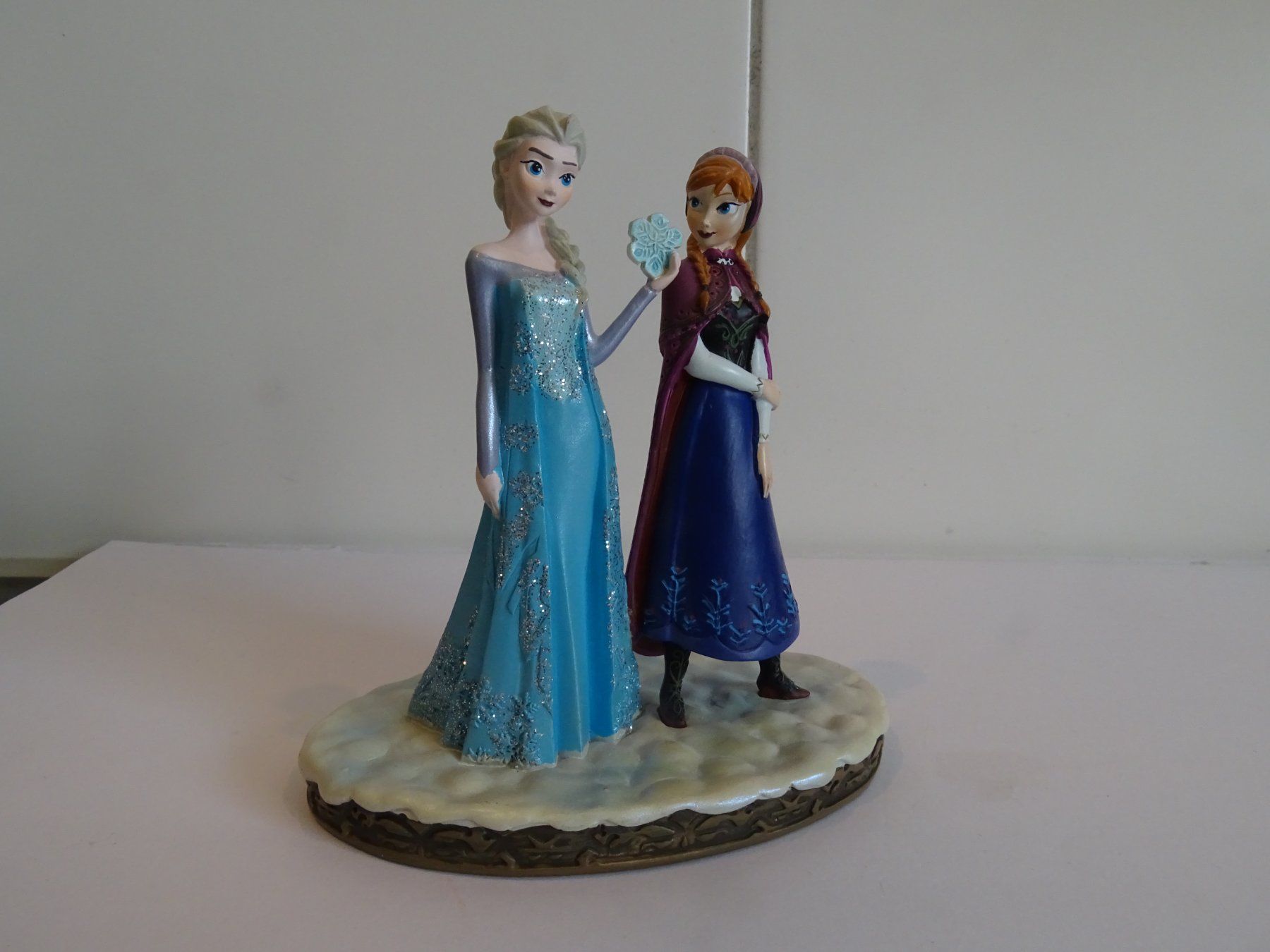 Disney Figuren: Wunderschöne Disney Die Eiskönigin Figur Anna & Elsa – Gebraucht aus Obermumpf von kaiko_2010