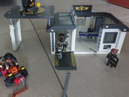 Playmobil stazione polizia con veicoli e figure usato