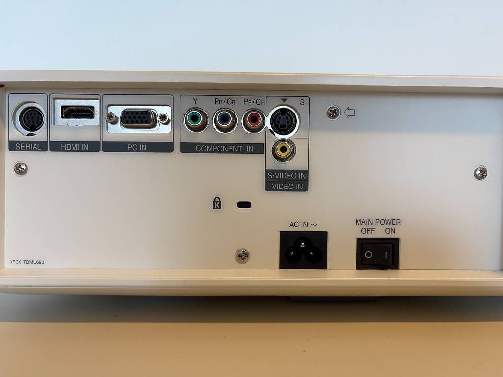 Vidéoprojecteurs: Beamer Panasonic PT-AX100E – D'occasion à Tentlingen par Hanglose 1