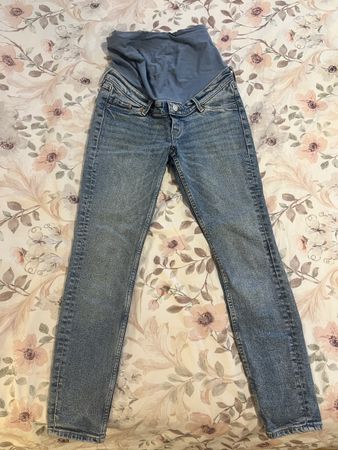Maternity Jeans. Light Wash Denim. Size 34. Comfy!