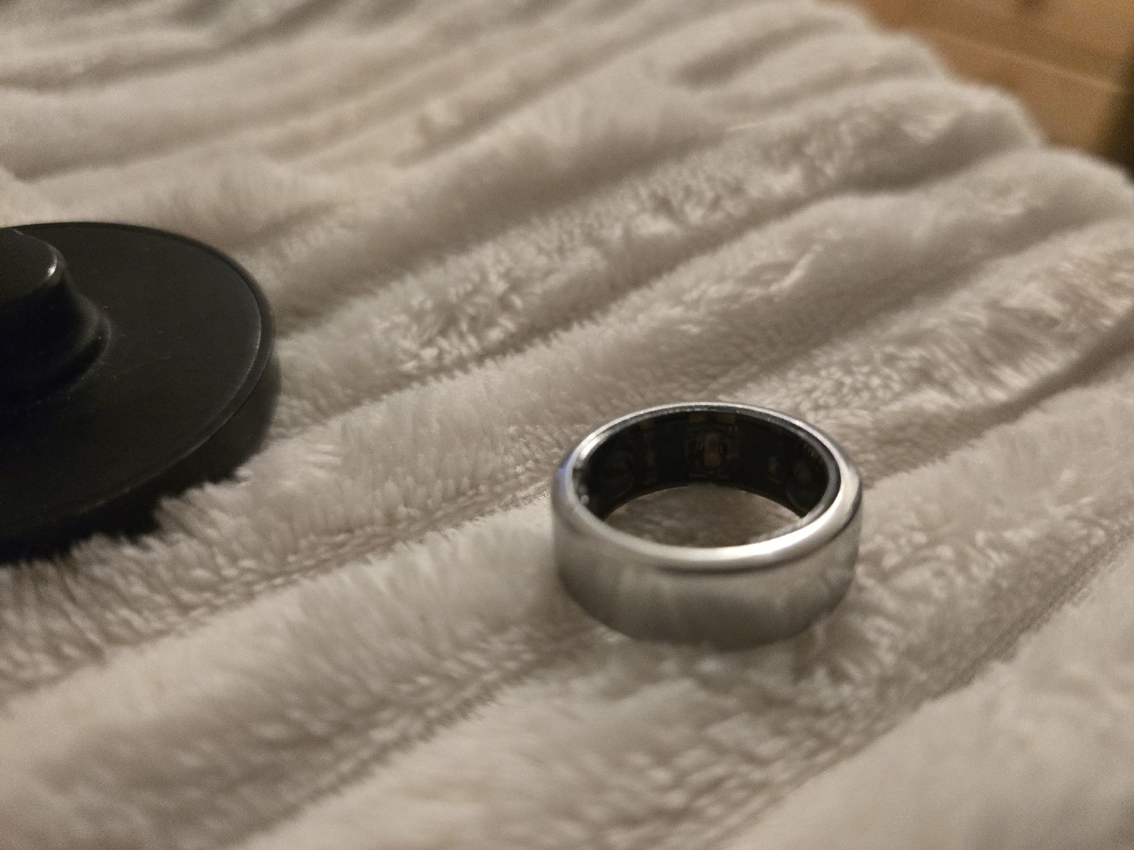 Oura Anelli: Oura Ring Gen 3 Size 07 and Charger – Usato da Buchs SG venduto da rei_7j5l 5