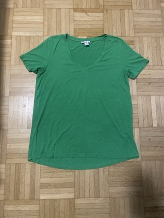 Damen T-Shirt grün V-Ausschnitt Kurzarm guter Zustand