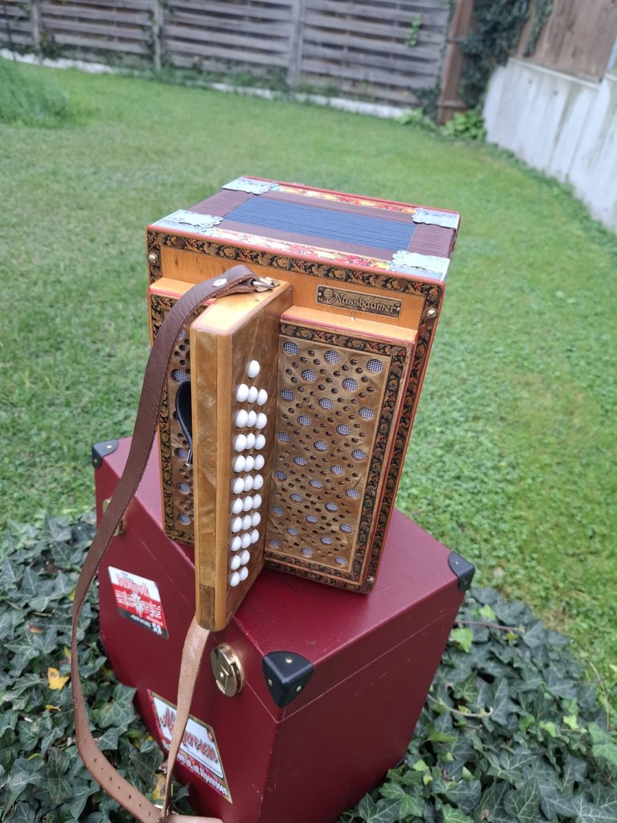 Instruments de musique: Nussbaumer Schwyzerörgeli – D'occasion à Domdidier par HA92 5