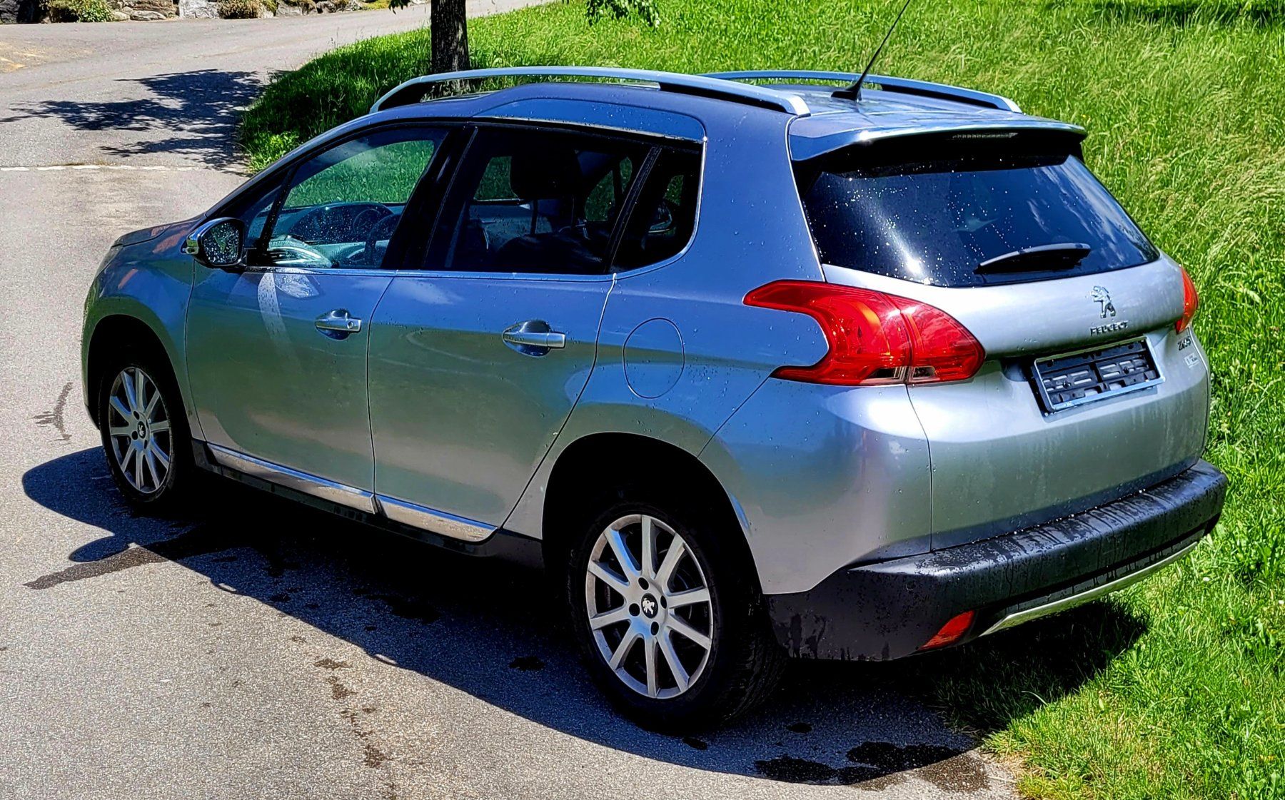 Peugeot Autos: Peugeot 2008 1.6lt Aut. Mit Glasdach – Gebraucht aus Homberg b. Thun von  3
