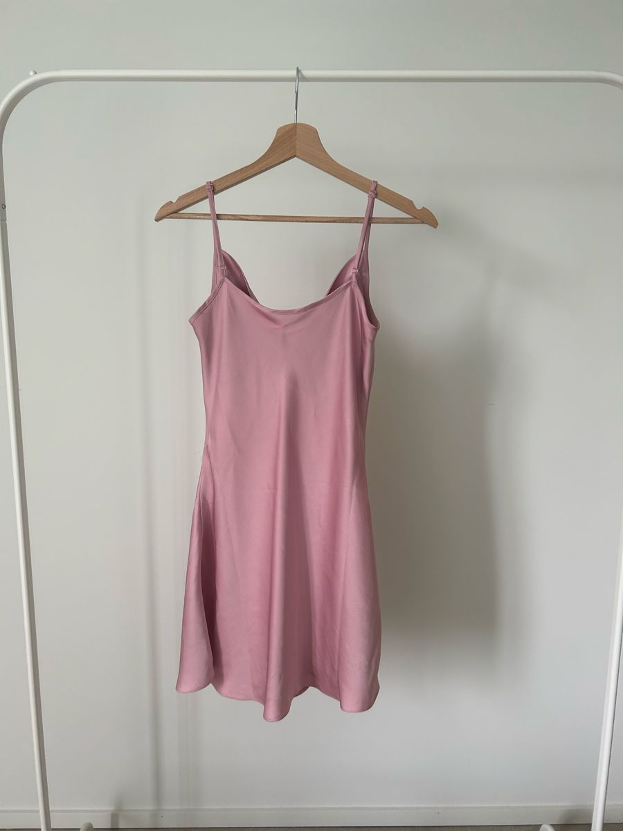 Stradivarius Vestiti: Vestito corto rosa in raso  – Usato da Massagno venduto da sab_gpx5 1
