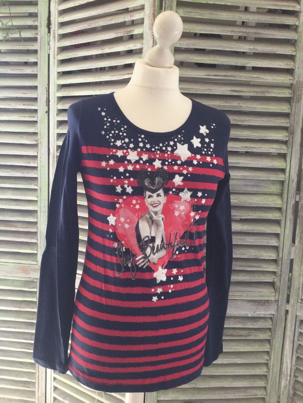 Top: Sweat marine rayé rouge USA, taille M – Nuovo e nell'imballaggio originale da Agiez venduto da chouchanelle