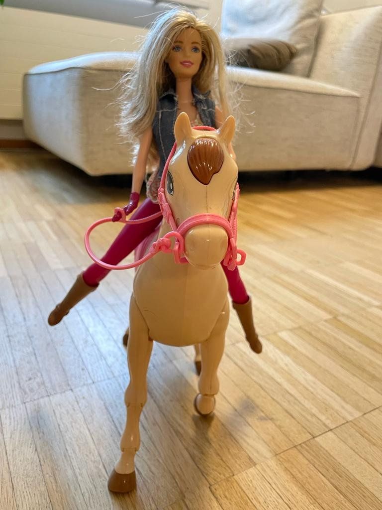 Poupées: Barbie mit Pferd welches sich bewegt – D'occasion à Meilen par CHD1975 1