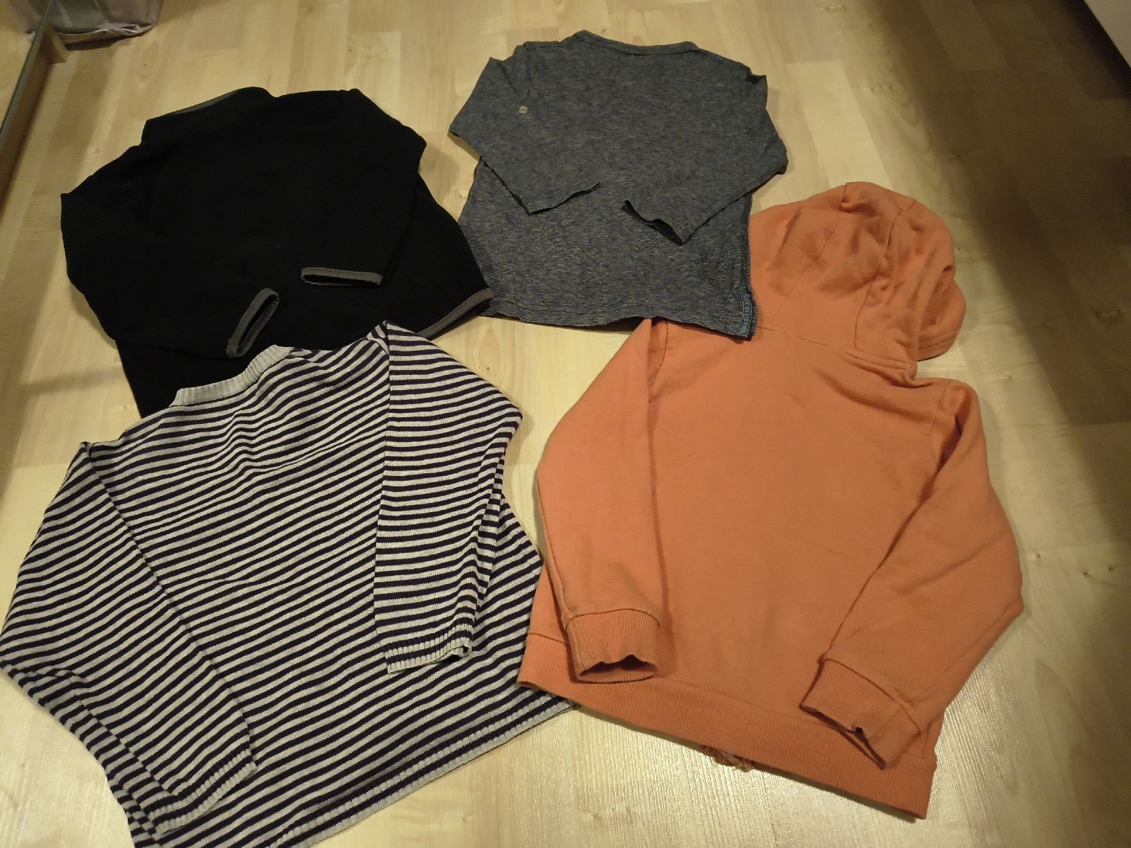 Ensembles coordonnés: 3 Jäckli und 1 Pullover Grösse 98 – D'occasion à Thun par man_fg9v 1