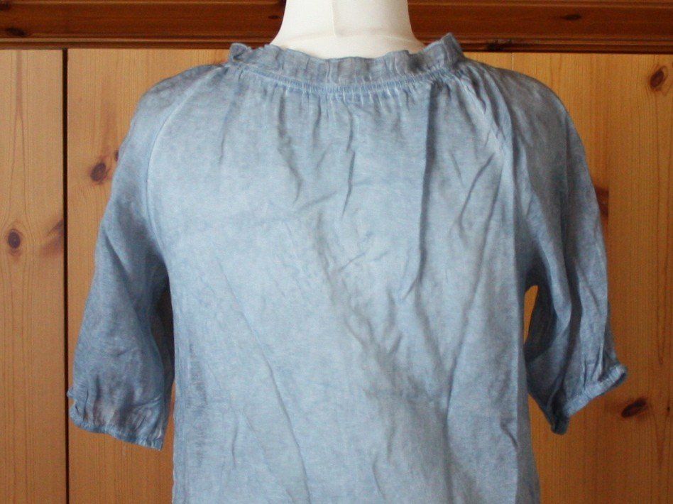 Camicette: Kurzarm Bluse hellblau Gr. M – Usato da Flüelen venduto da Diversicum-Textil 5