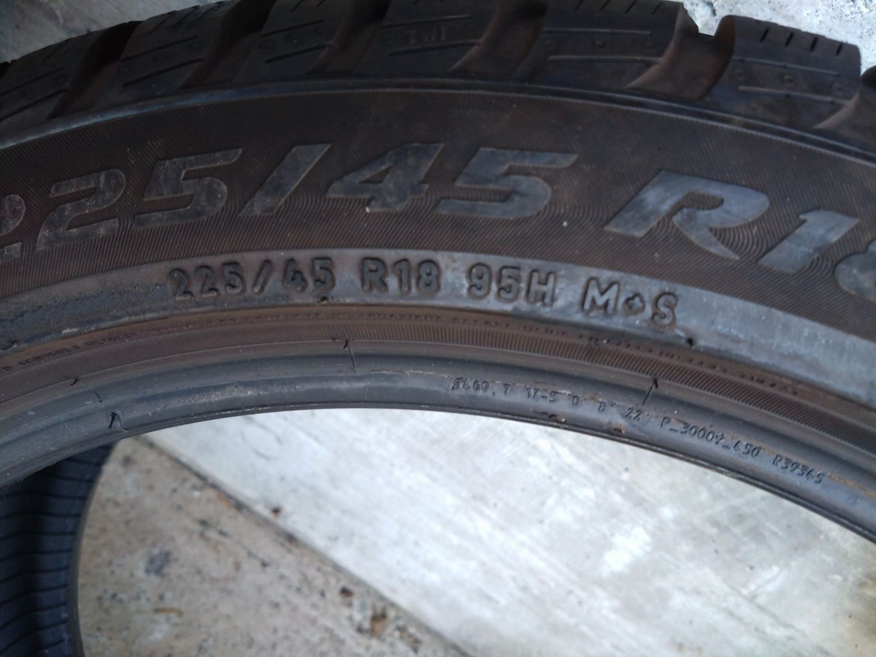 Pirelli Pneus & Roues: 225/45R18 Winterreifen Pirelli – D'occasion à Bergdietikon par Corolla10 2