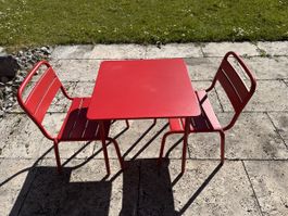 Rotes Kinder-Gartenmöbel-Set, Tisch mit Stühlen, Top Zustand