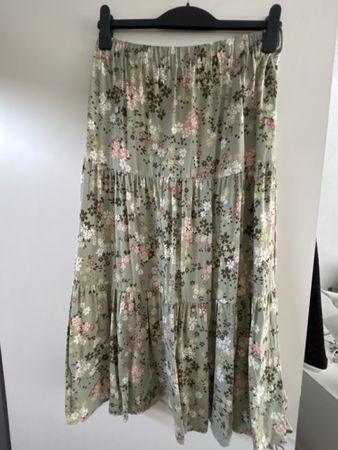 Rock von Yessica, Grösse 40, grün mit Blumenprint