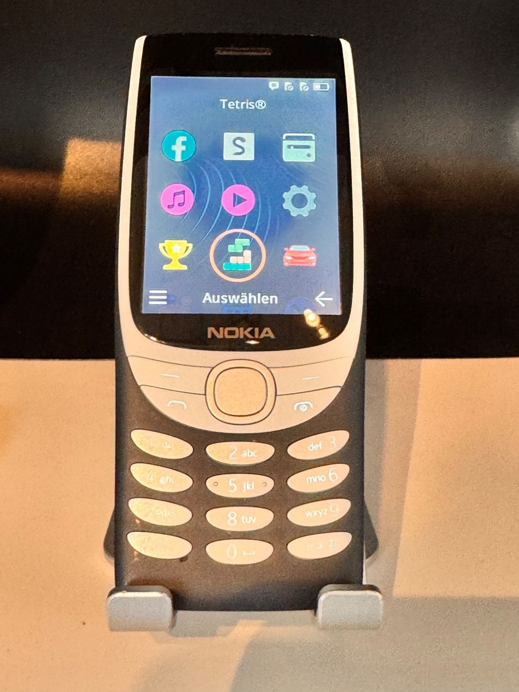 Nokia Telefoni cellulari / Smartphones: Nokia 8210 4G Dual SIM SIM Frei – Usato da Hermetschwil-Staffeln venduto da Mobile2013 8