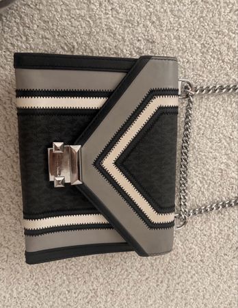 Elegante borsa Michael Kors con catena argento! ✨