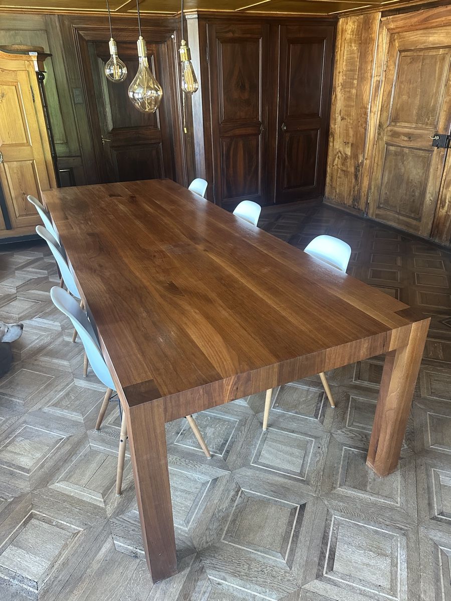 Tavoli: Massiver Esstisch aus Nussbaumholz – Usato da Hombrechtikon venduto da movoko01