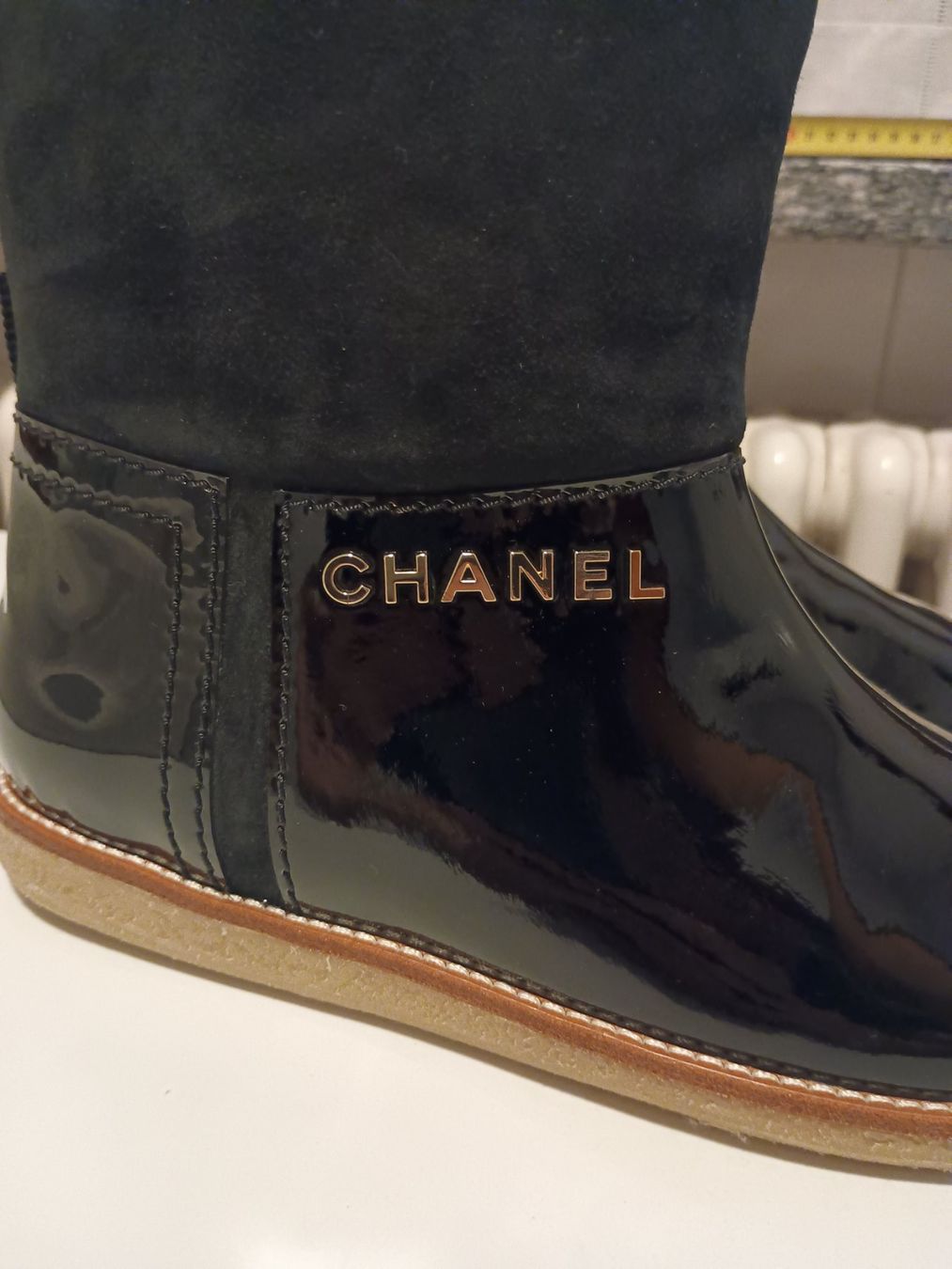 Chanel Scarpe da donna: Stivale Chanel modello doposci con pelo – Nuovo (secondo la descrizione) da Chiasso venduto da marco704763 4
