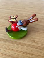 Osterhase mit Schmetterling, Erzgebirge 224-1-649-1