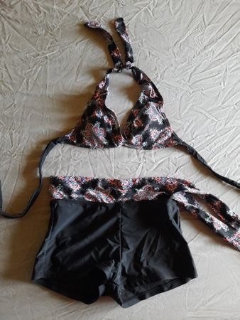 Bikini Oberteil & Hotpants mit Blumenmuster - Gr. S🏝🌞🌺