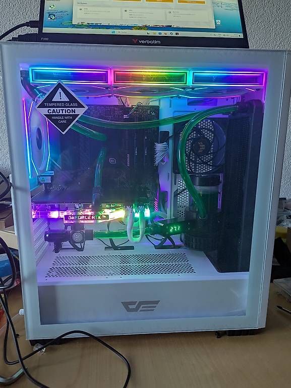 Amd PC: Gaming PC Wassergekühlt – Usato da Niederscherli venduto da Playmochill