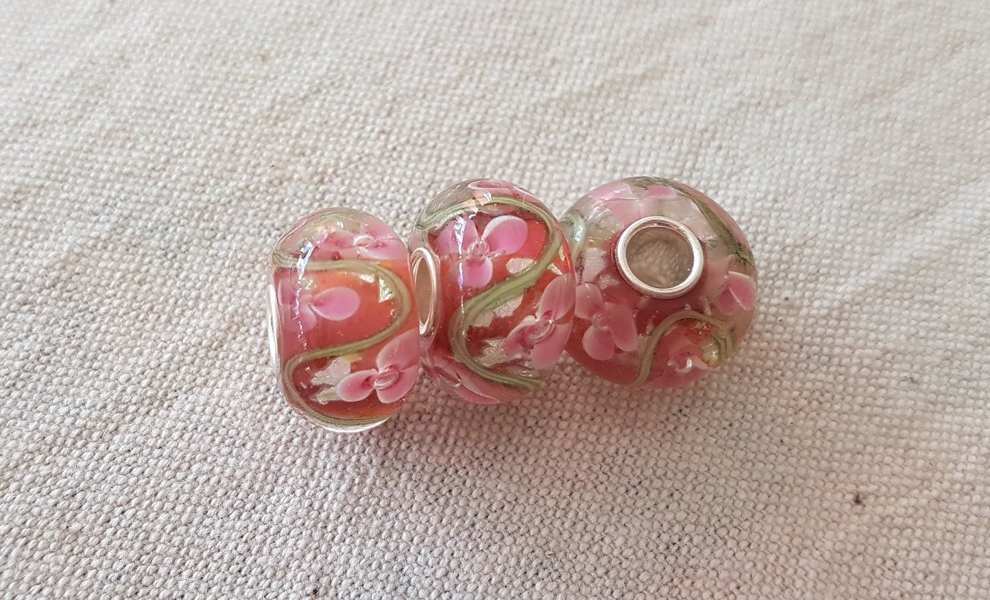 Perle (finte): Lampwork Glasperle mit Blumen Glas bead – Nuovo (secondo la descrizione) da Langenthal venduto da flowersNbirds 1