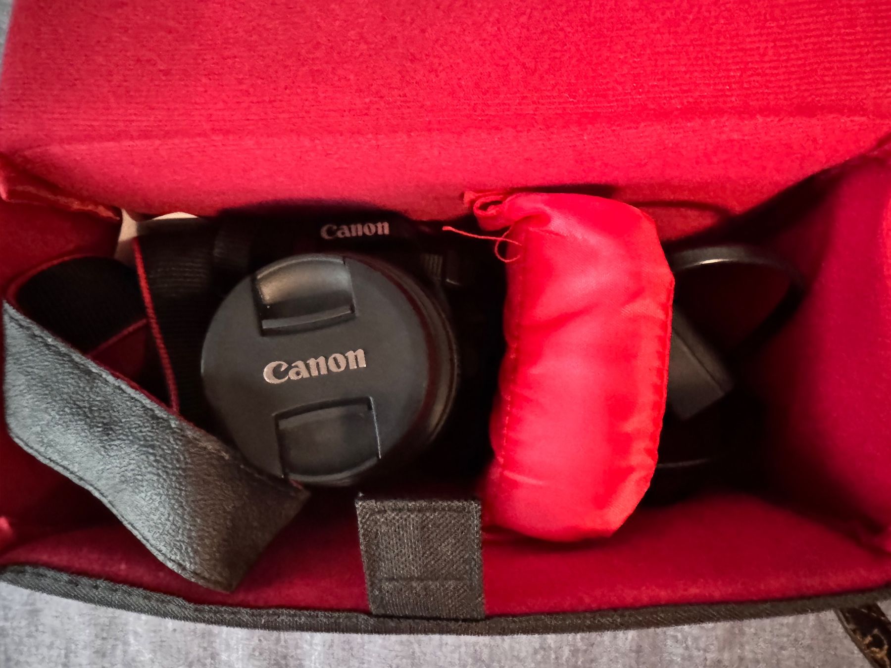 Canon Appareil photo: Canon EOS 2000D – D'occasion à Belp par naso_10 2