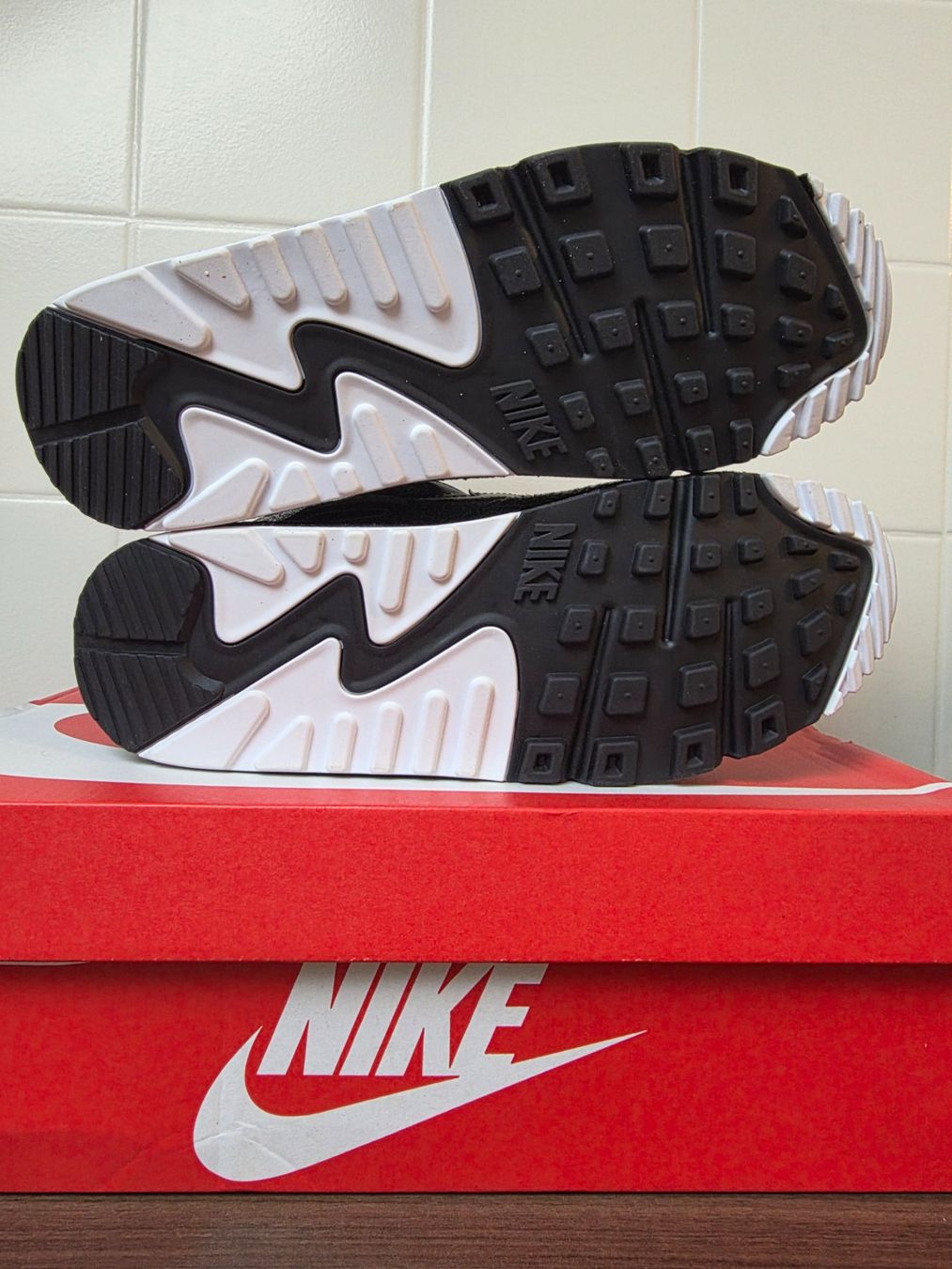 Nike Scarpe da uomo: Nike Air Max 90 – Nuovo e nell'imballaggio originale da Fleurier venduto da dav_xx8y 5