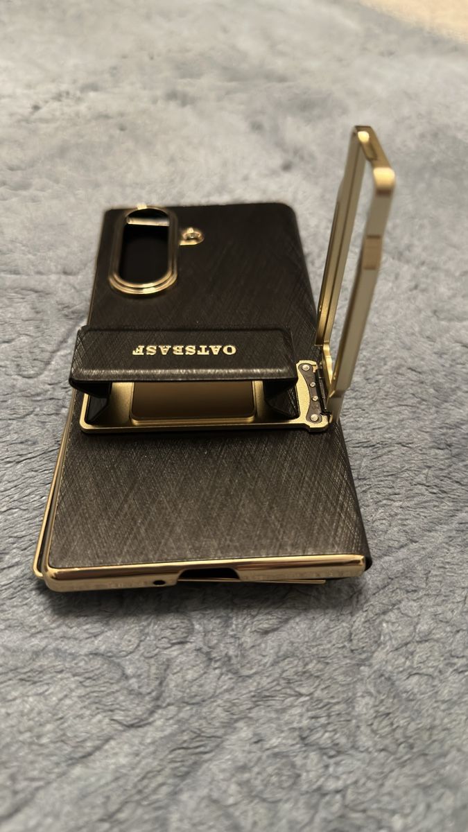 Samsung Cover & Protezioni schermo: Samsung Galaxy Fold 7 Hülle – Nuovo e nell'imballaggio originale da Schlieren venduto da Kamacho 4
