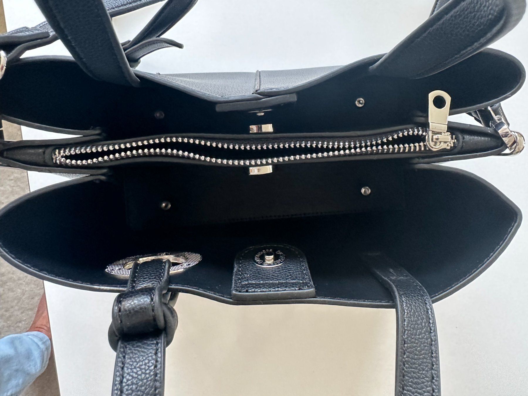 Taschen für Damen: Leder - Umhängetasche – Neu (gemäss Beschreibung) aus Thusis von efa 1
