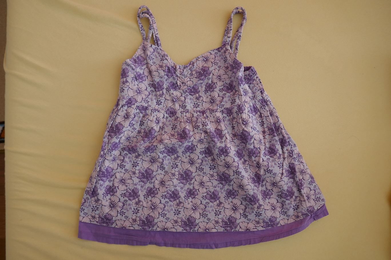 Camicette, T-shirt & Top: Schmuckes viol. Träger-Shirt, Gr. 122 – Usato da Horgen venduto da Feli39