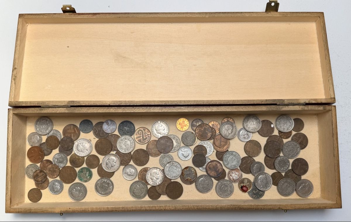 Tutti le monete: Mines de pièces suisses ancienne  – Usato da La Tour-de-Trème venduto da Ahamaya