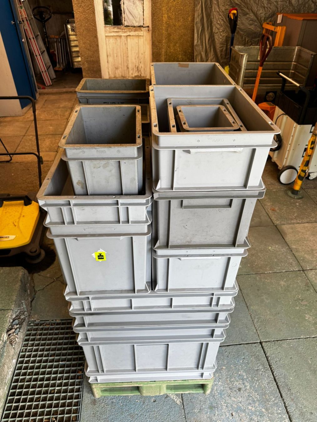 Diverse Graue Kunststoffboxen/Kisten