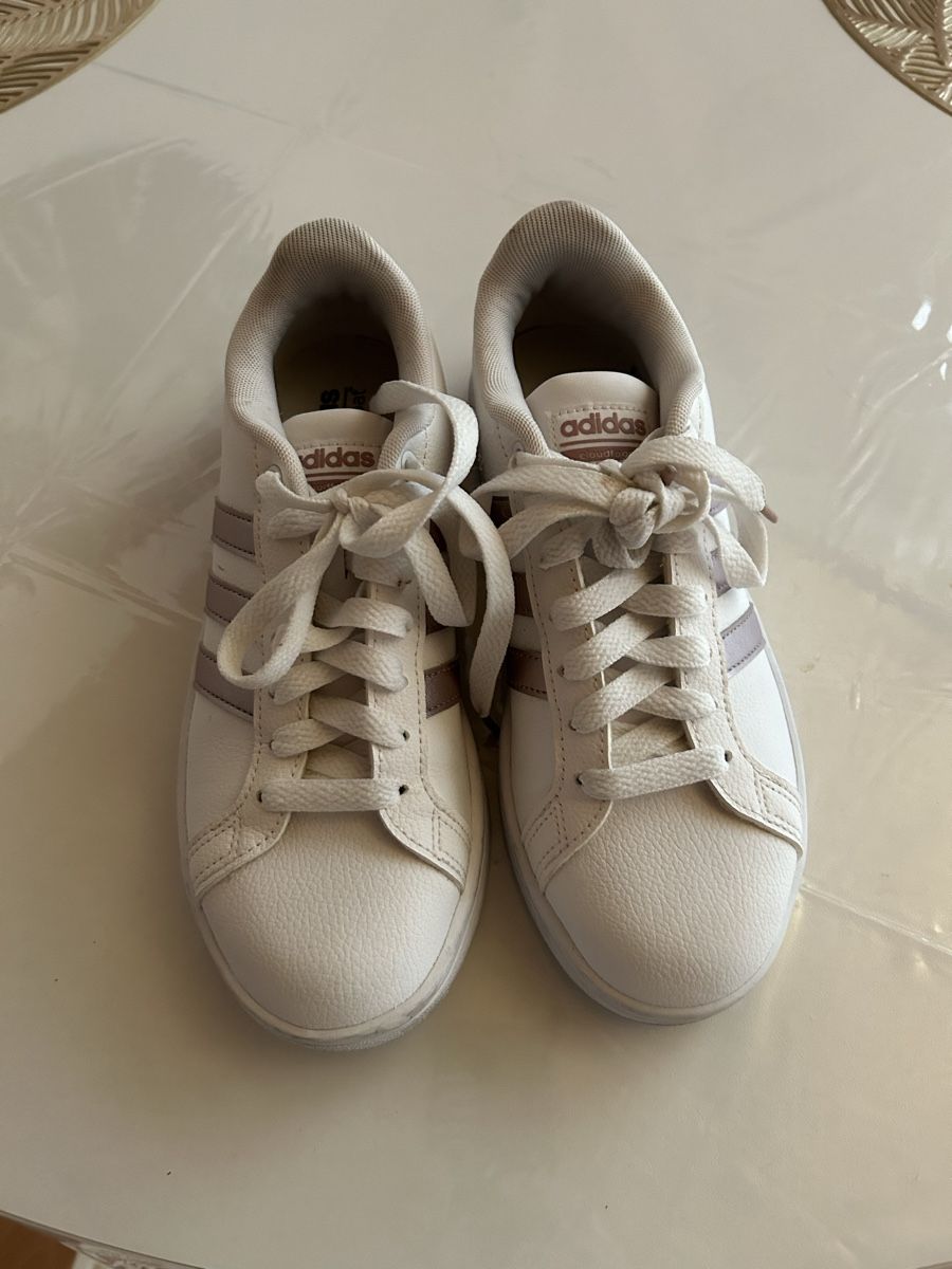 Adidas Chaussures femmes: Baskets Adidas blanches pointure 37 1/2 – Neuf avec emballage d'origine à Monthey par meganoe 1