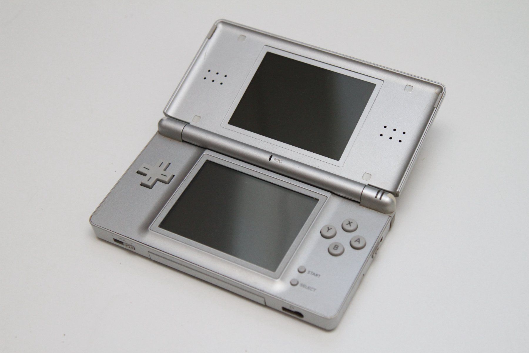 Nintendo Console: Nintendo DS lite mit Spielen – Usato da Basel venduto da camelot99 3