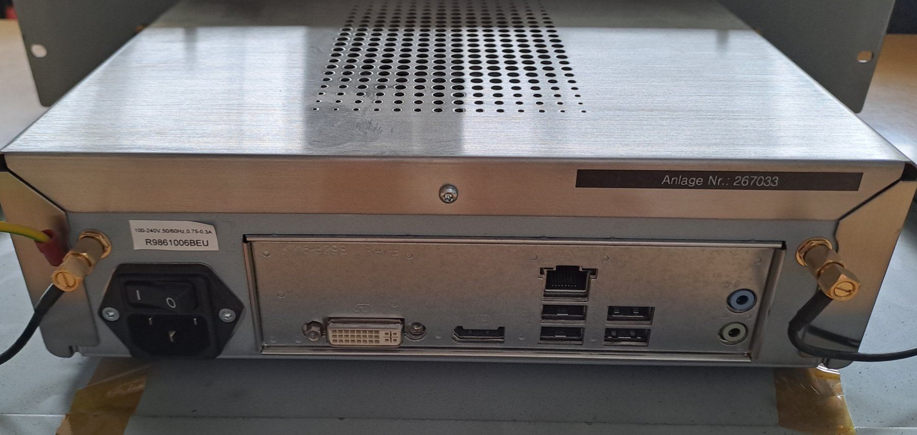 PC: Barco ClickShare CSC-1 inkl. Rackmount und 2 Buttons – Usato da Andwil SG venduto da Computerland 2