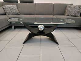 Moderner Glastisch mit elegantem Design