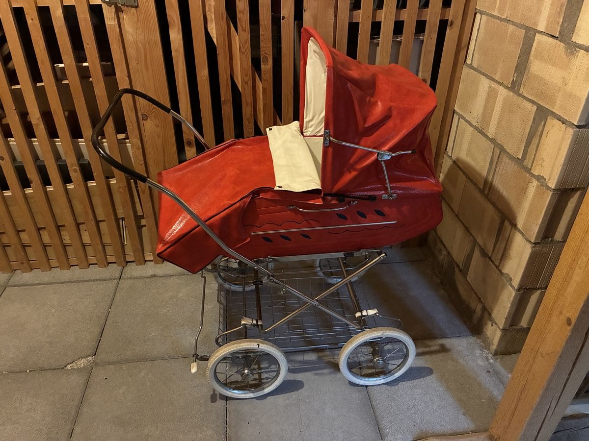 Carrozzine: Kinderwagen Rot Vintage  – Usato da Russikon venduto da Sirin93