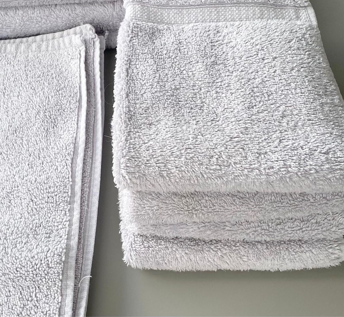 Teli da bagno: Flauschige Frottéewäsche-Set, hellgrau – Nuovo (secondo la descrizione) da Obernau venduto da SIGGEW 2
