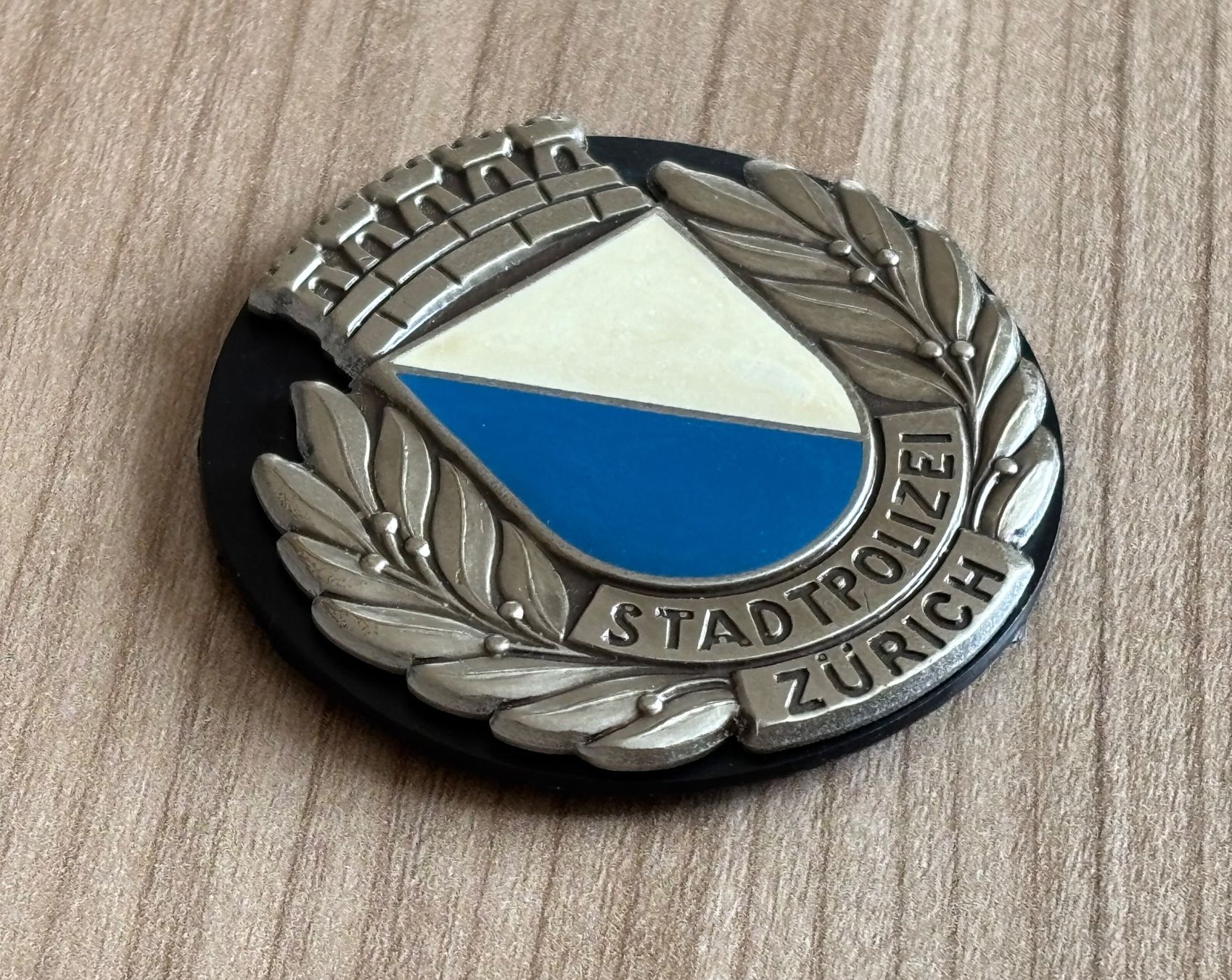 Placchette & Badge: Metall Abzeichen Stapo ZH - Plakette – Usato da Jona venduto da Sid100 1