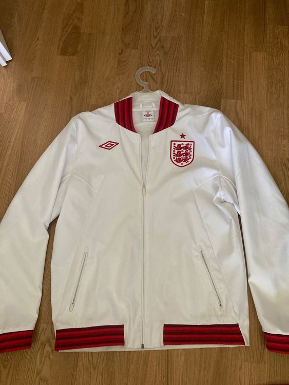 Trikot England Umbro Gr 40/L Rot (Gebraucht) in Bütschwil für CHF 10.5