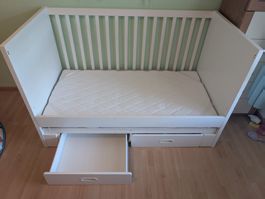 Babybett Weiss höhenverstellbar mit zwei Gittern
