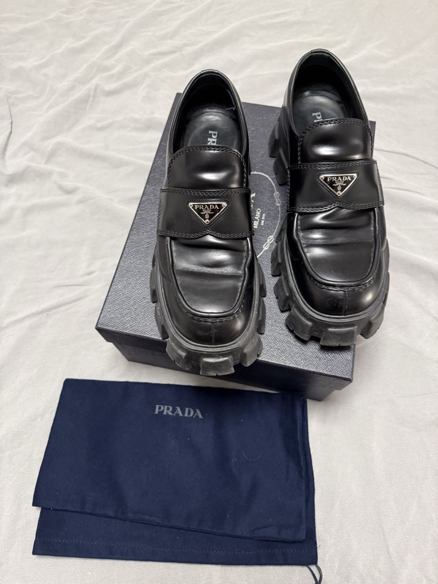 Chaussures hommes: Prada Monolith Leather Loafers – D'occasion à Morges par  1