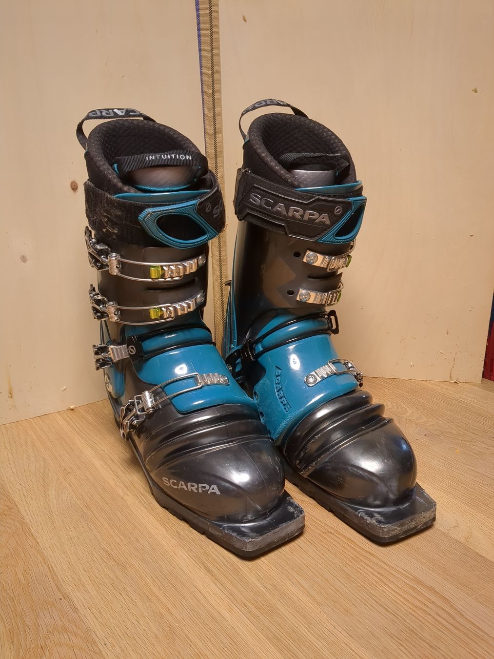 Scarpa Scarpe da uomo: Telemarkschuhe Scarpa T1, 305 – Usato da Grabs venduto da Mooi 1